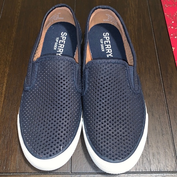 Sperry top-sider. Women’s size 7.   Gently used condition. - Picture 1 of 6